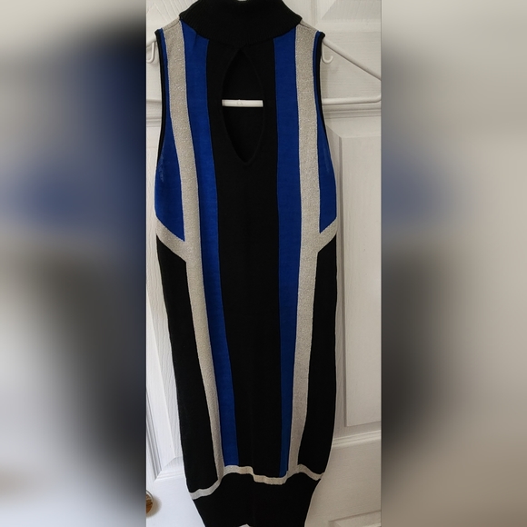 Women's Top - Picture 2 of 3